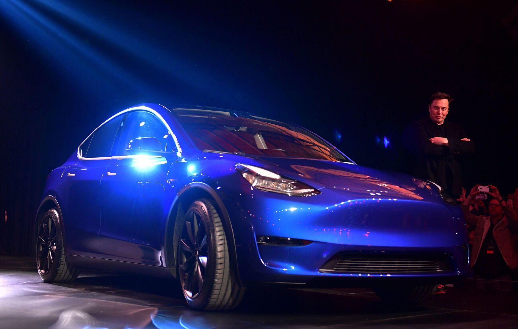 BIZ-AUTO-TESLA-FLIPPERS-1-GET